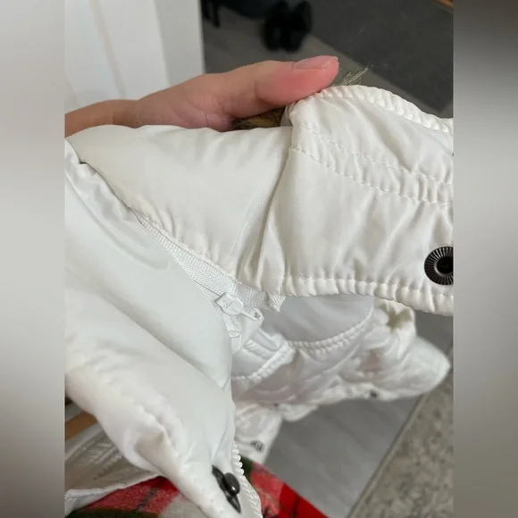 White vest with removable hoodie - Picture 3 of 4